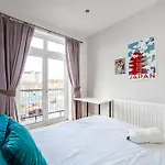 Modern Comfort 4 King Beds Near Camden Town