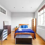 Modern Comfort 4 King Beds Near Camden Town