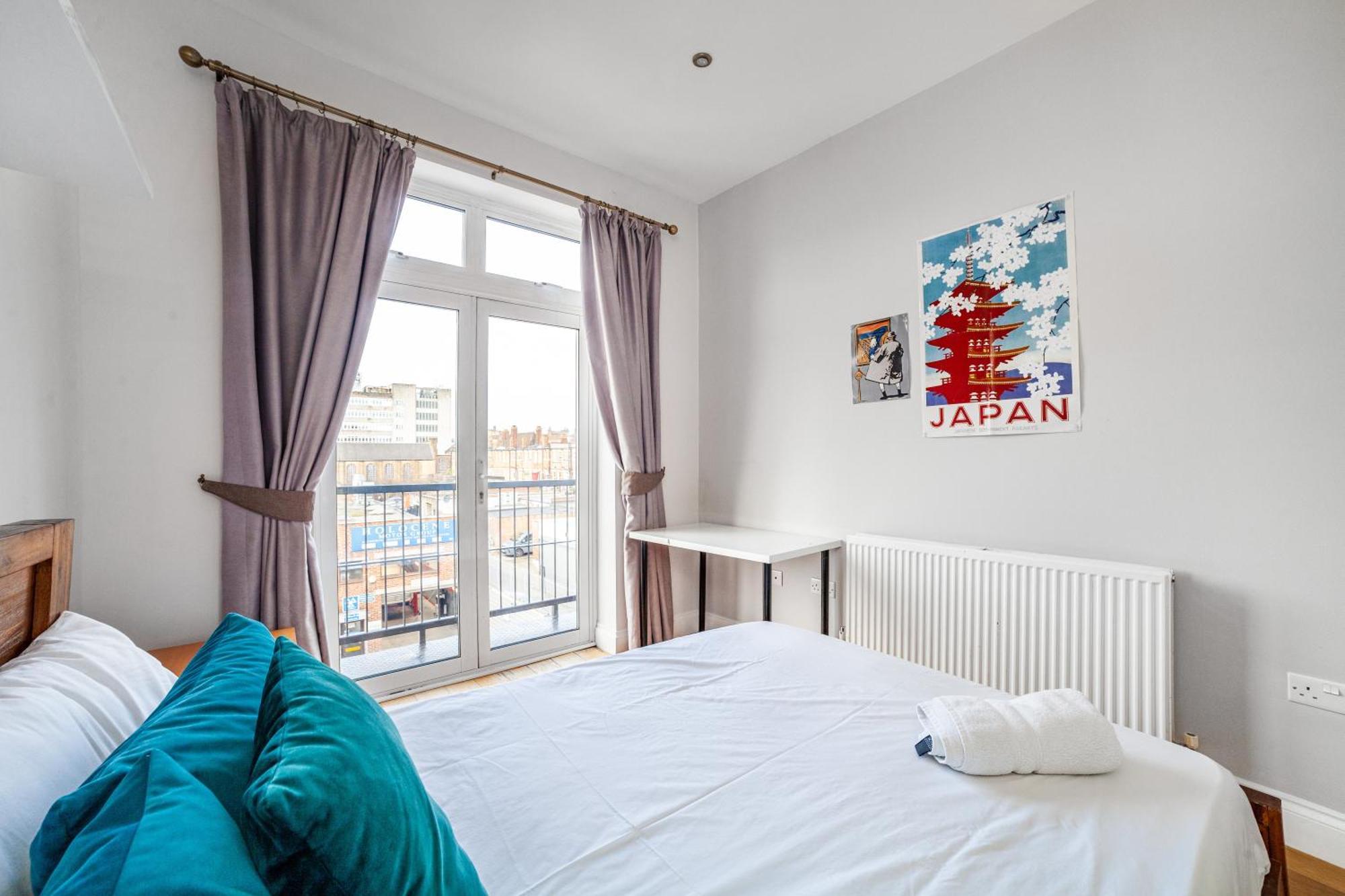 Modern Comfort 4 King Beds Near Camden Town Londra
