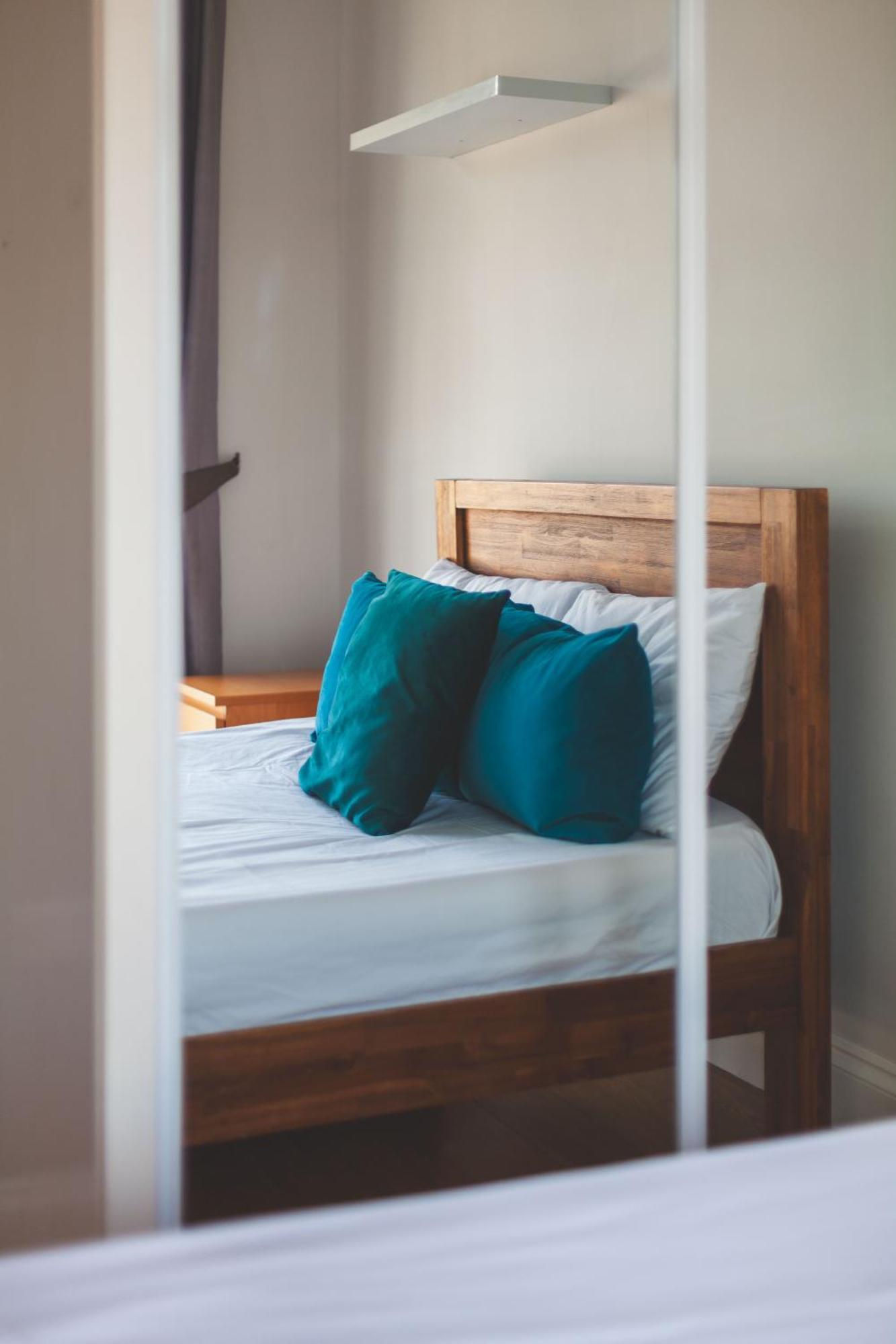 Modern Comfort 4 King Beds Near Camden Town