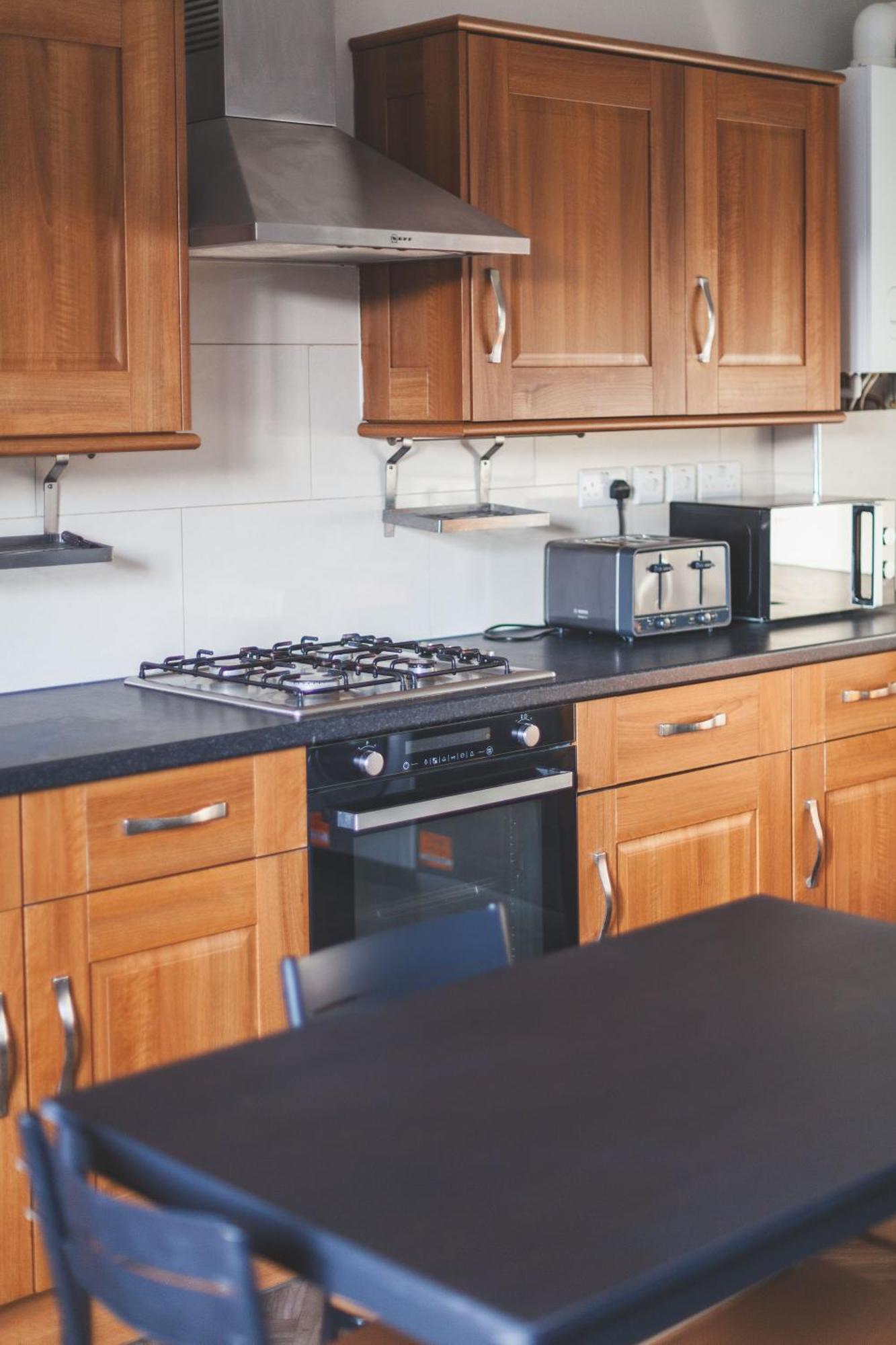 Modern Comfort 4 King Beds Near Camden Town